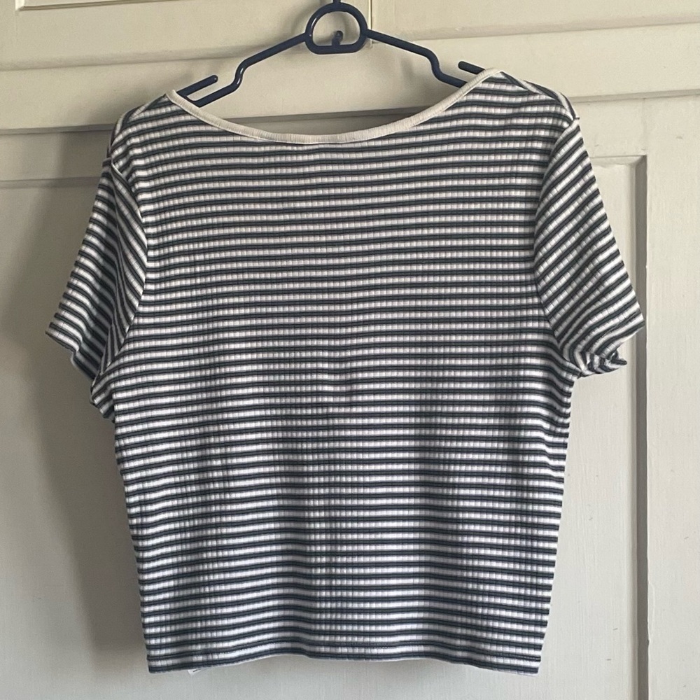 Levi’s Short Sleeve Britt Snap Front Top. Pre-Owned. - Picture 5 of 14
